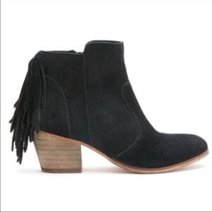 🎉SALE🎉Coconuts by Matisse leather &fringe bootie